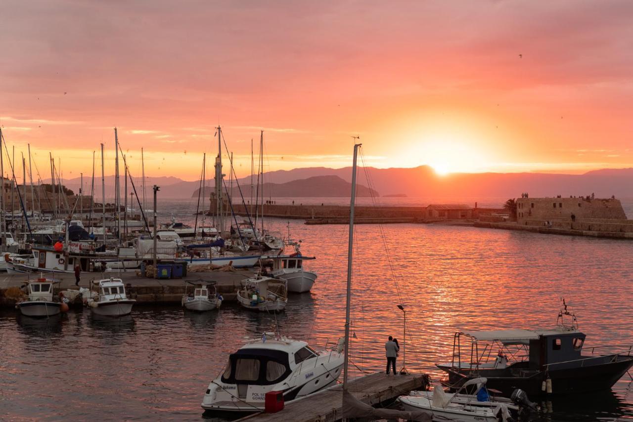 Destino Home Overlooking The Venetian Port Of Chania Chania  Exterior foto